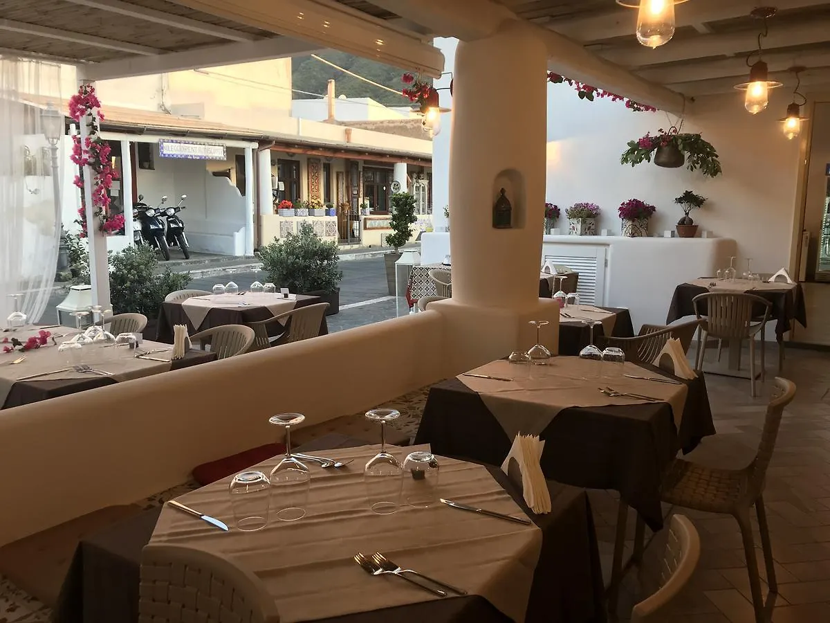 'A Alera Room & Breakfast 2*, Malfa (Salina)