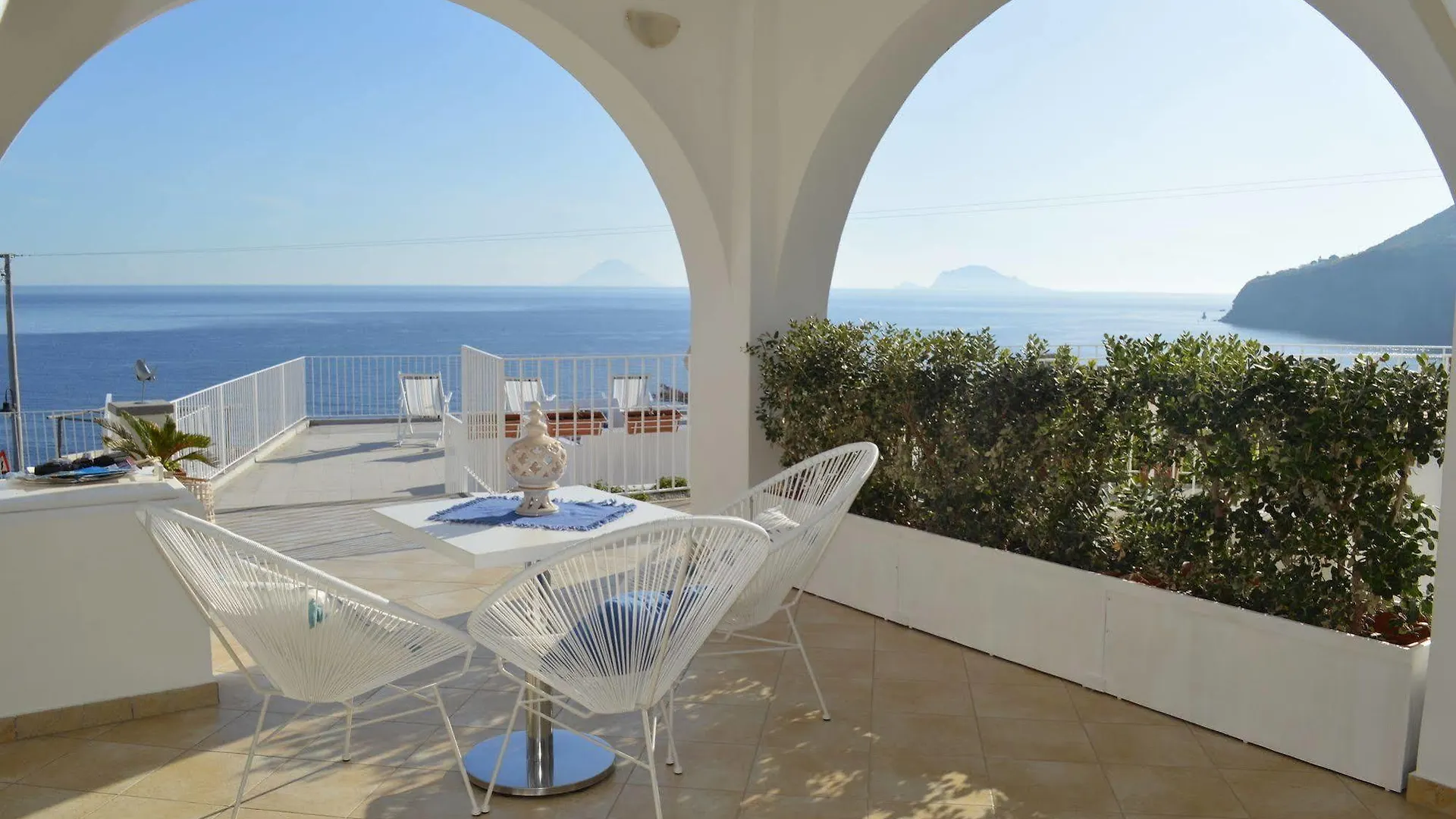 'A Alera Room & Breakfast 2*, Malfa (Salina)